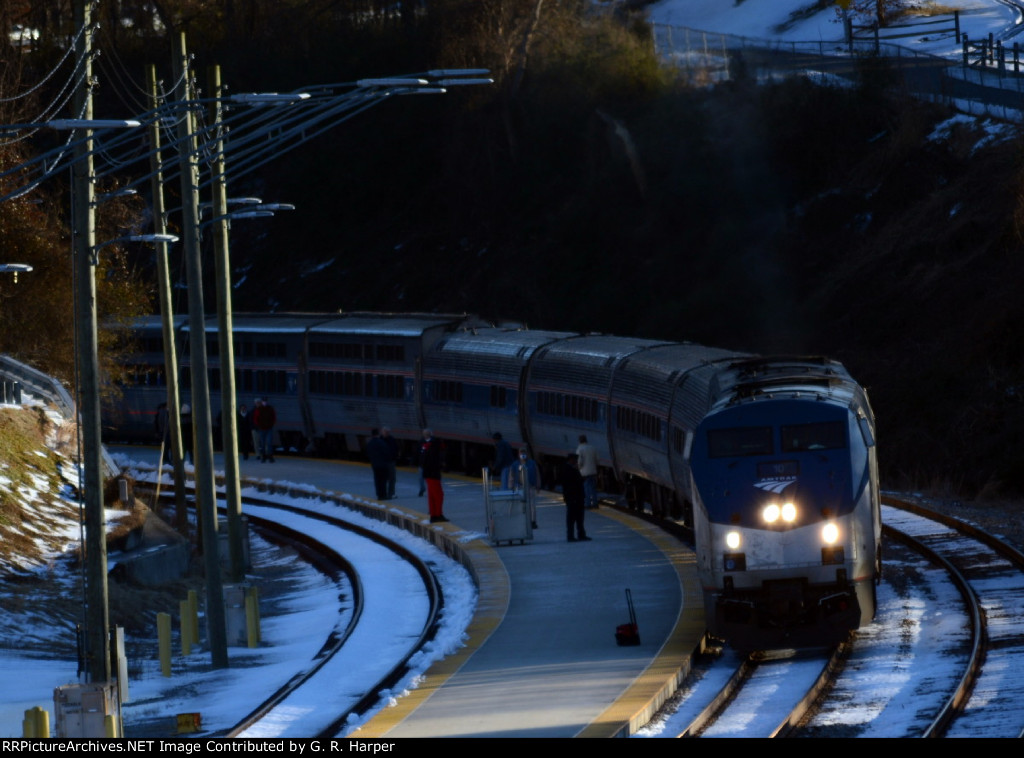 Amtrak #20(21) arrives Lynchburg ~6.5 hours late.  People are off the train waiting for a relief engineer to arrive